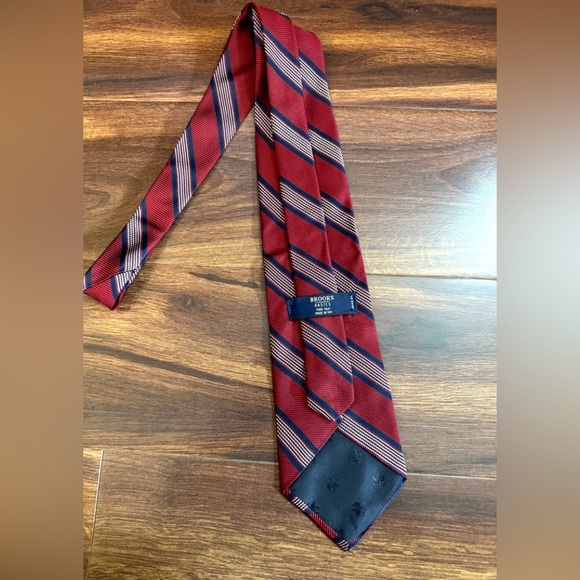 BROOKS BROTHERS Pure Silk Red and Blue Striped Men's Tie - Picture 3 of 8